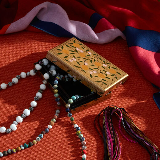 Oranges of the Morris room rectangular box